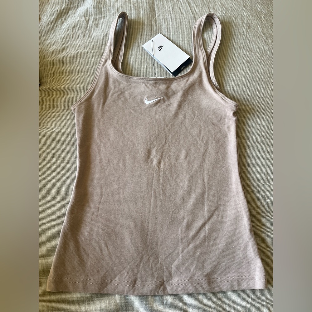 NIKE xs, dusty rose fitted tank top
